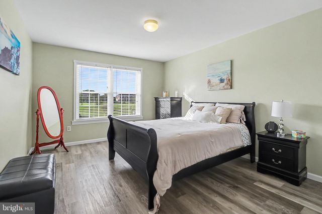 1215 AYLESBURY LN, York, PA 17404