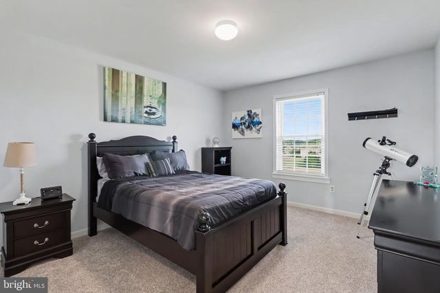 1215 AYLESBURY LN, York, PA 17404