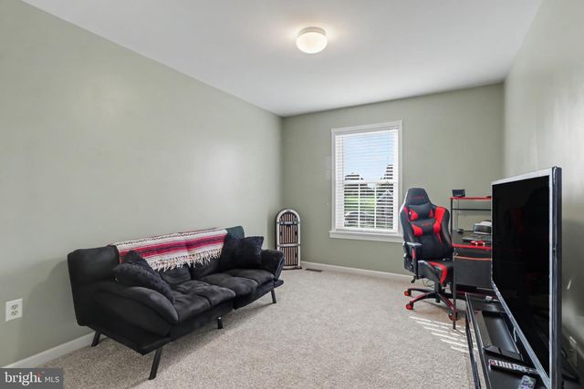 1215 AYLESBURY LN, York, PA 17404