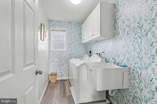 1215 AYLESBURY LN, York, PA 17404