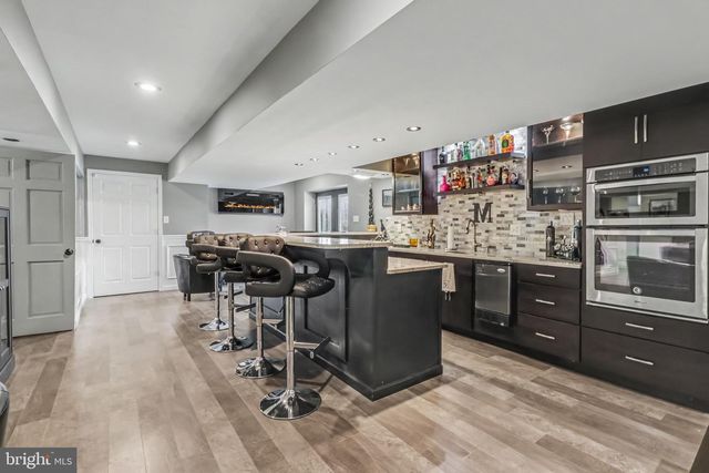 1215 AYLESBURY LN, York, PA 17404