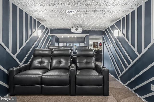 1215 AYLESBURY LN, York, PA 17404