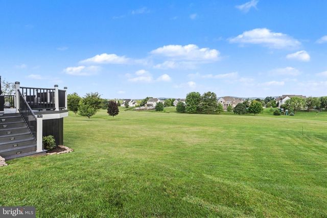 1215 AYLESBURY LN, York, PA 17404