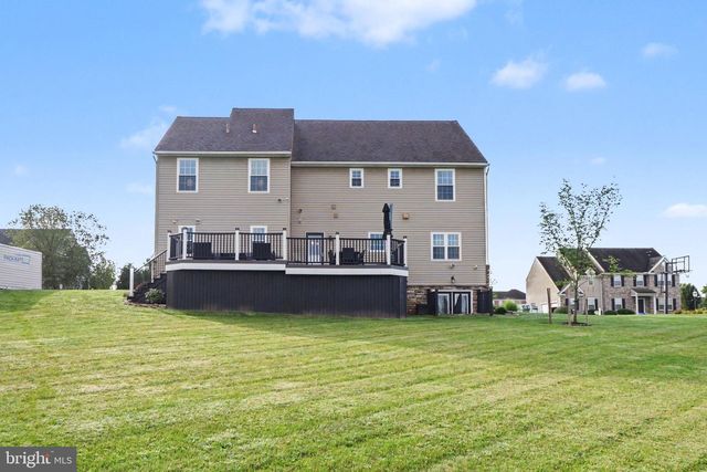 1215 AYLESBURY LN, York, PA 17404