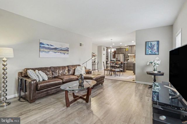 1215 AYLESBURY LN, York, PA 17404