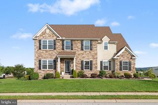 1215 AYLESBURY LN, York, PA 17404