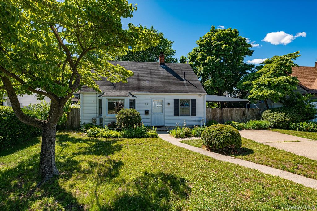 93 Barnyard Lane, Levittown, NY 11756
