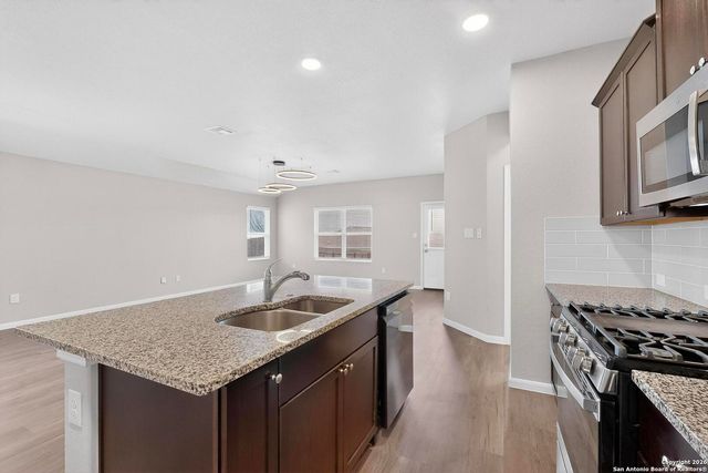 6806 BALE RDG, San Antonio, TX 78252