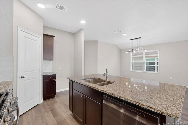 6806 BALE RDG, San Antonio, TX 78252