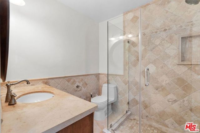 8871 Gibson Street, Los Angeles, CA 90034