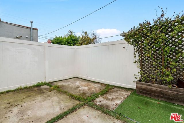 8871 Gibson Street, Los Angeles, CA 90034