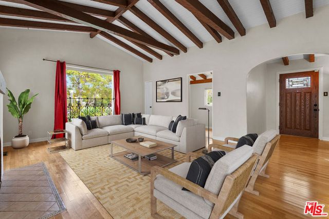 8871 Gibson Street, Los Angeles, CA 90034