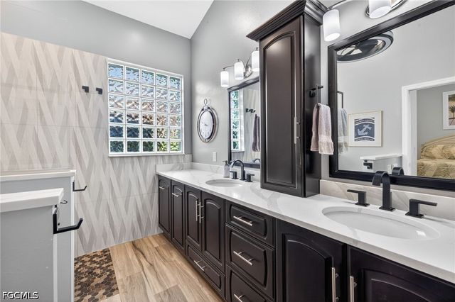 9512 Mariners Cove LN, Fort Myers, FL 33919