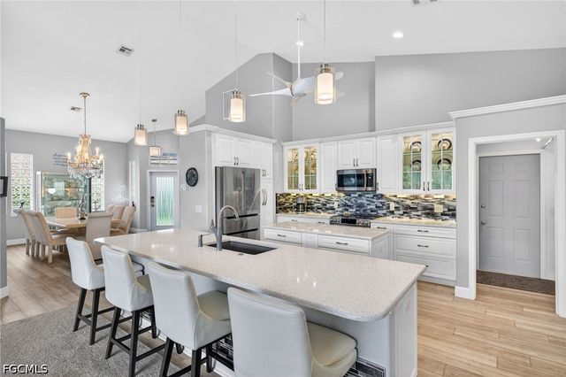 9512 Mariners Cove LN, Fort Myers, FL 33919
