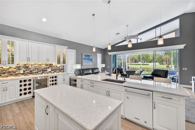 9512 Mariners Cove LN, Fort Myers, FL 33919