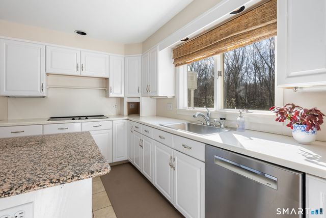 11 Highview Drive, Woodbridge, CT 06525
