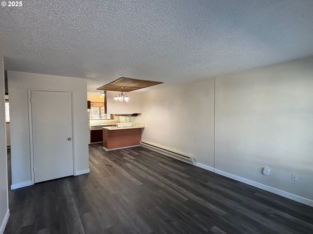 1525 Se 49TH Ave, Portland, OR 97215