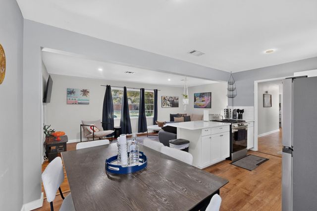 1100 Neans DR, Austin, TX 78758