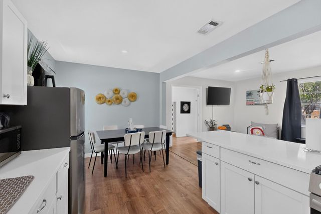 1100 Neans DR, Austin, TX 78758