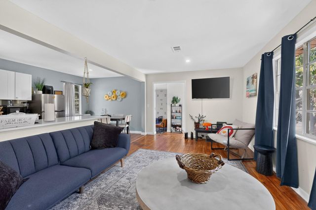 1100 Neans DR, Austin, TX 78758