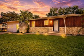 1100 Neans DR, Austin, TX 78758