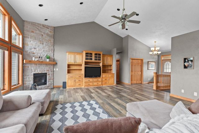E9625 HICKORY RIDGE LANE, New London, WI 54961