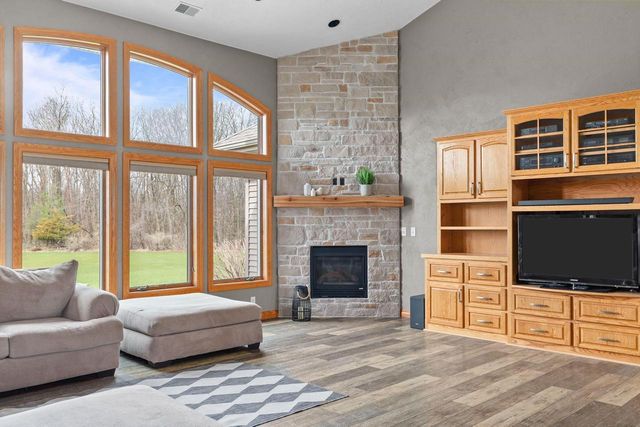 E9625 HICKORY RIDGE LANE, New London, WI 54961