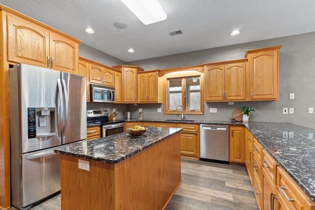 E9625 HICKORY RIDGE LANE, New London, WI 54961