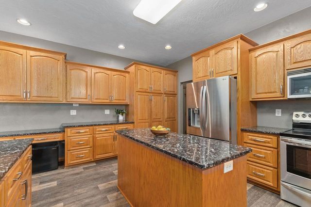 E9625 HICKORY RIDGE LANE, New London, WI 54961