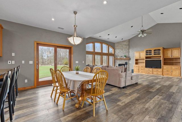 E9625 HICKORY RIDGE LANE, New London, WI 54961