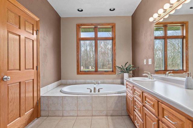 E9625 HICKORY RIDGE LANE, New London, WI 54961