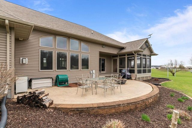E9625 HICKORY RIDGE LANE, New London, WI 54961