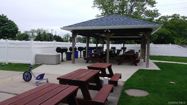 52325 County Road 48 8, Southold, NY 11971