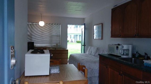 52325 County Road 48 8, Southold, NY 11971