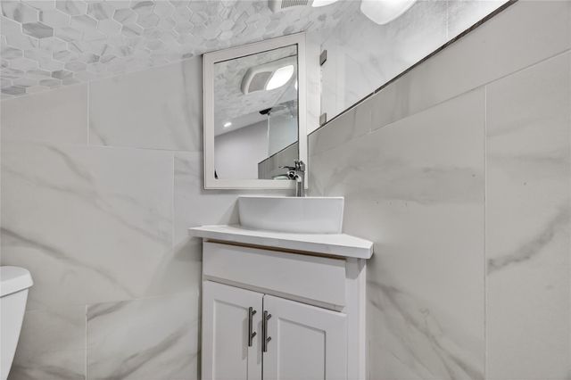 9803 Club Creek Drive 169, Houston, TX 77036