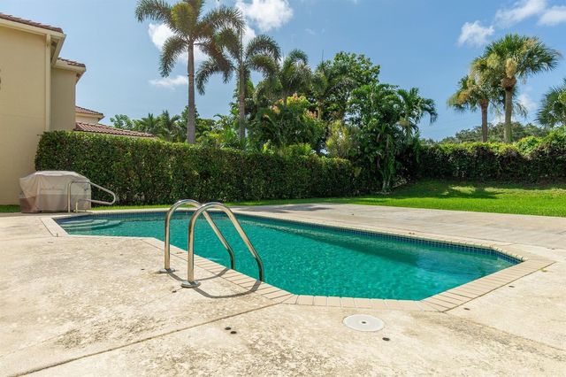 3920 Newport Avenue, Boynton Beach, FL 33436