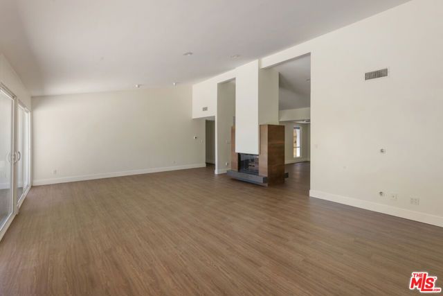 22427 De Kalb Drive, Calabasas, CA 91302