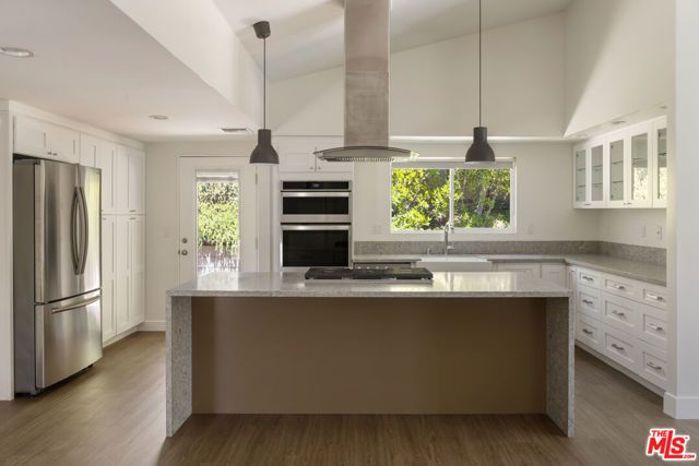 22427 De Kalb Drive, Calabasas, CA 91302