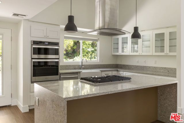 22427 De Kalb Drive, Calabasas, CA 91302