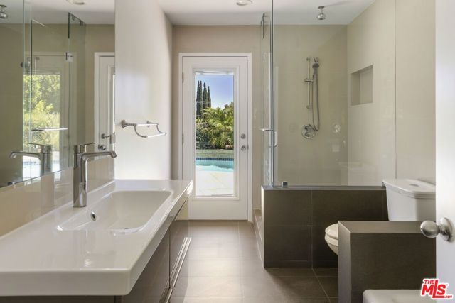 22427 De Kalb Drive, Calabasas, CA 91302