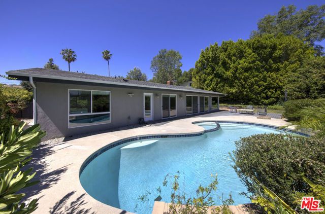 22427 De Kalb Drive, Calabasas, CA 91302