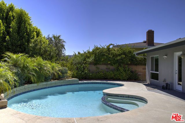 22427 De Kalb Drive, Calabasas, CA 91302