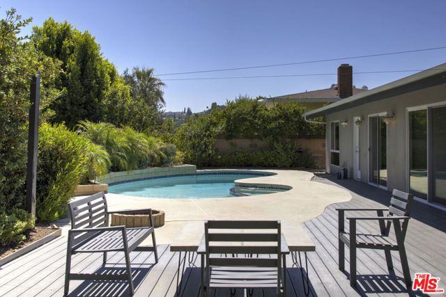 22427 De Kalb Drive, Calabasas, CA 91302