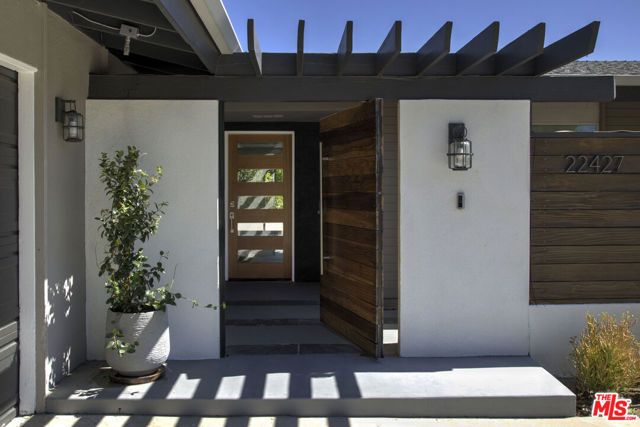22427 De Kalb Drive, Calabasas, CA 91302