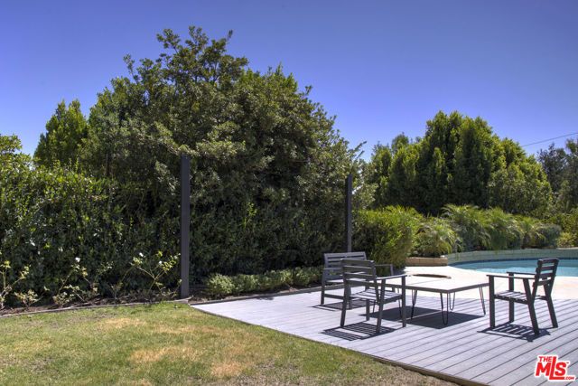 22427 De Kalb Drive, Calabasas, CA 91302