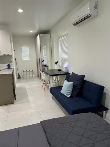 245 NE 33rd St 207, Miami, FL 33137