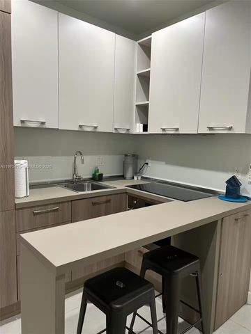 245 NE 33rd St 207, Miami, FL 33137