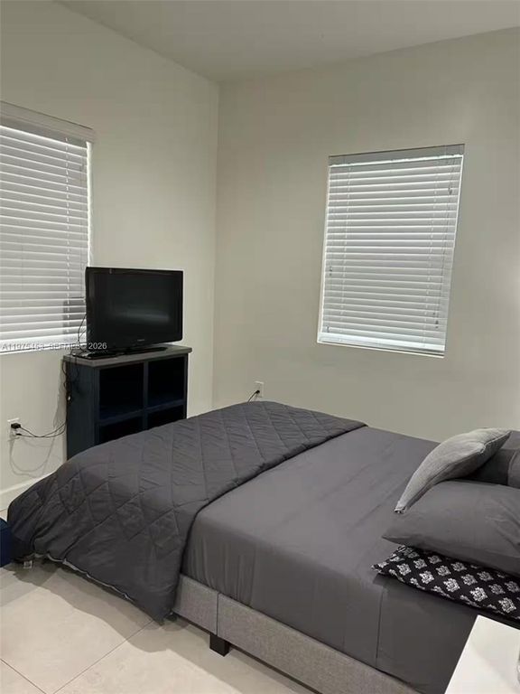 245 NE 33rd St 207, Miami, FL 33137