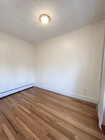 3 Cedar Sq 3, Cambridge, MA 02140