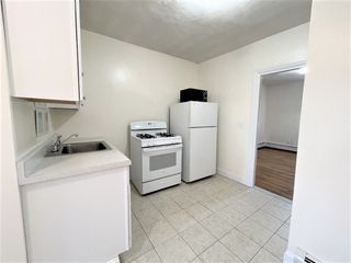 3 Cedar Sq 3, Cambridge, MA 02140
